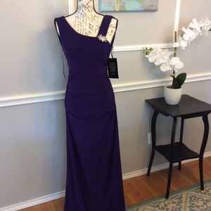 🥂🌷 NWT Floor length Amethyst formal dress 🥂🌷